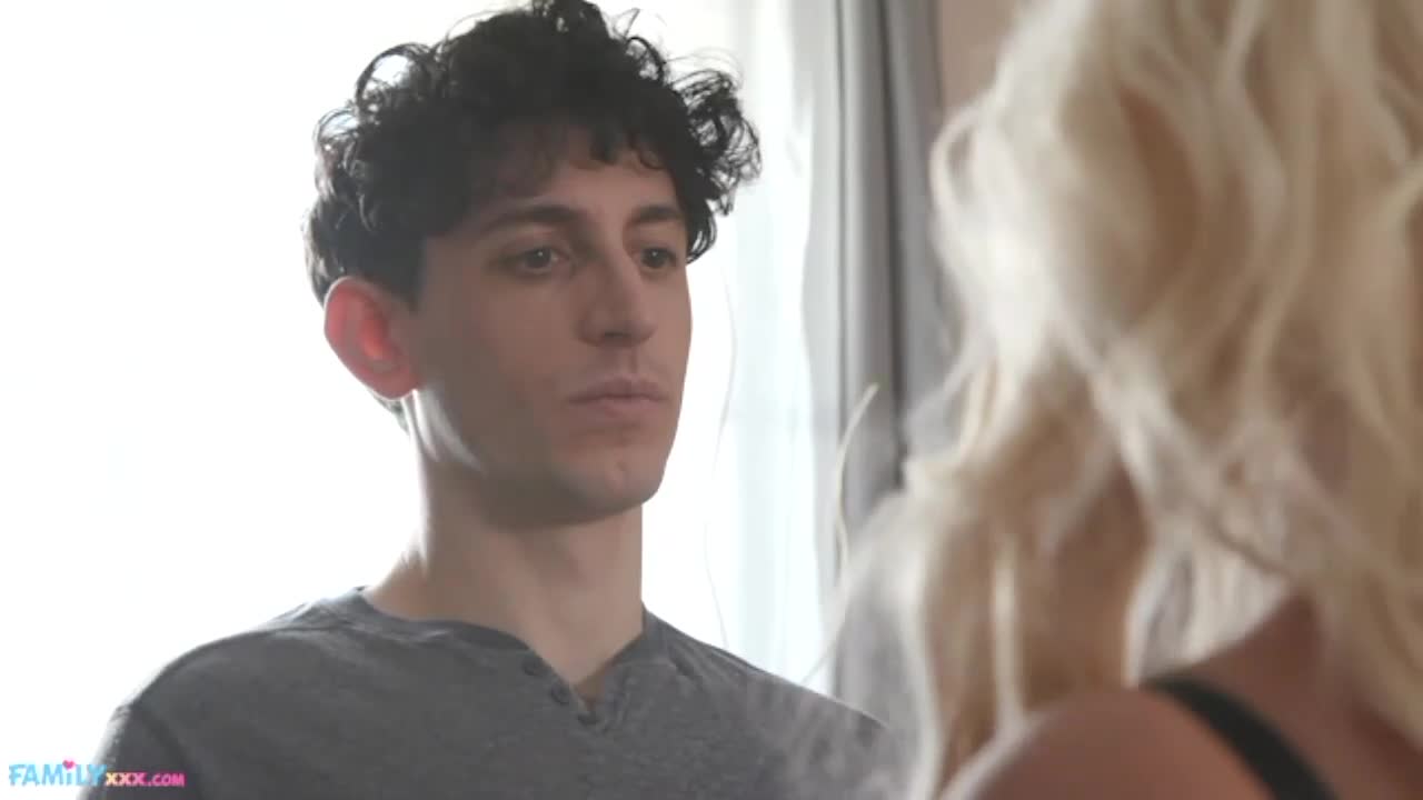 Watch Blonde hottie London River screwed in the doggy style pose Porn Video - ePornSup.