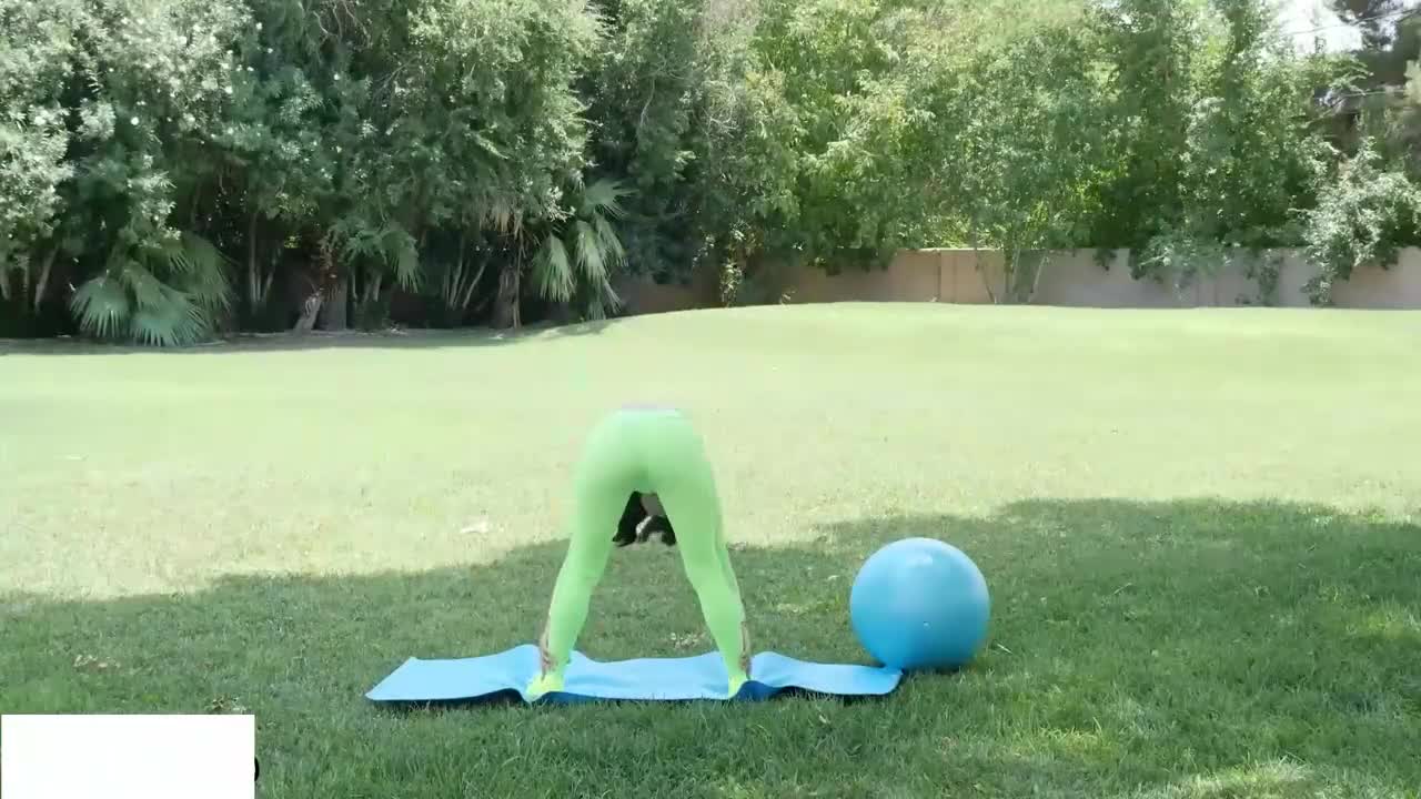 Watch Vanessa cums during yoga Porn Video - ePornSup.