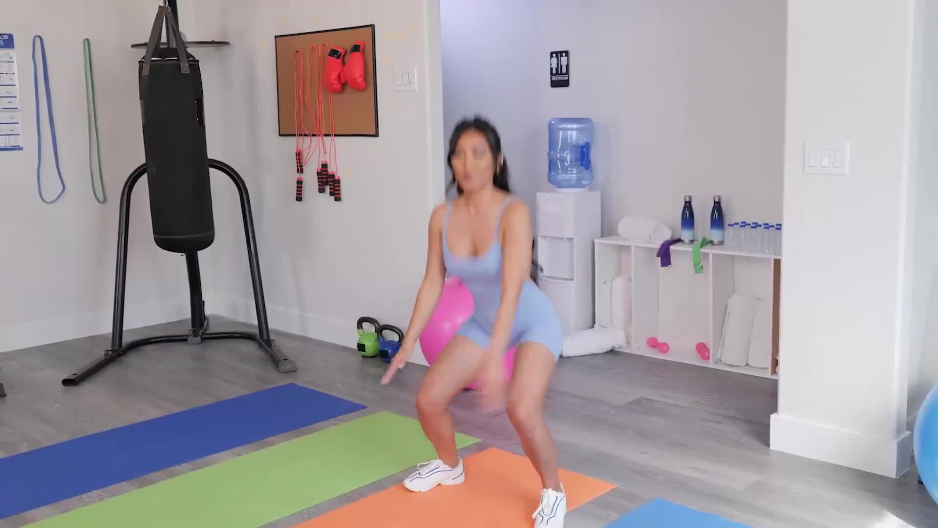Watch Jennie gets fucked at the gym Porn Video - ePornSup.