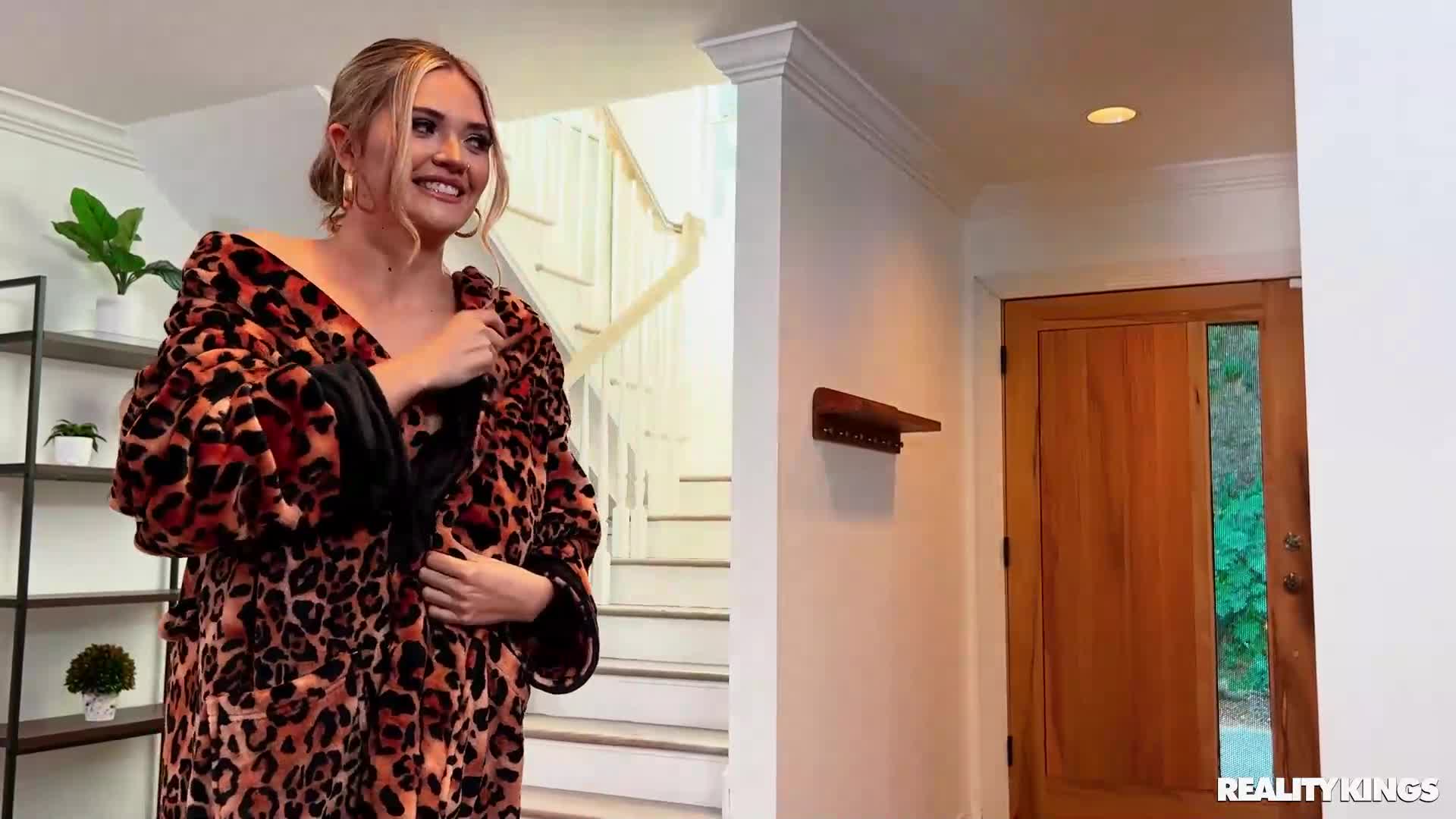 Watch Delivery Dare Porn Video - ePornSup.