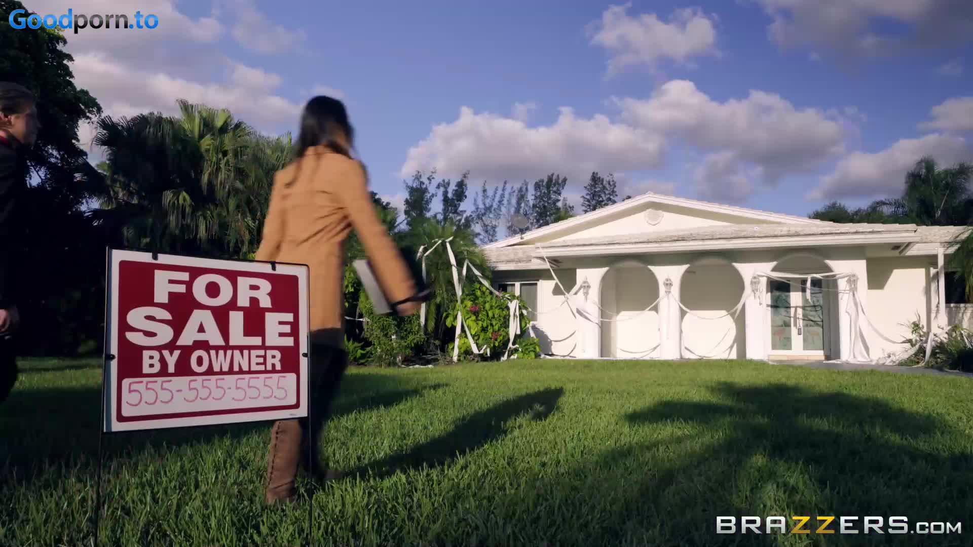 Watch Latina realtor gets good dick Porn Video - ePornSup.