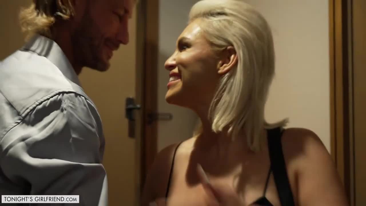 Watch Charli Phoenix-And-Ryan Mclane-Tonight's Girlfriend-(Charli Phoenix Squirts All Over Her Biggest Fan) Porn Video - ePornSup.