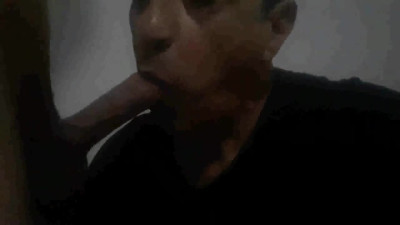 apri bene la Gola che ti faccio entrare 26 centimetri di cazzo tutto nella Gola e dopo ti sborro dentro la Gola e ingoi tutta la sperma