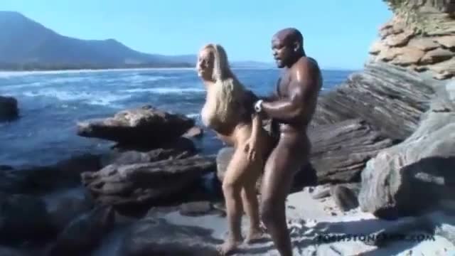 Watch A rich interracial on the seashore Porn Video - ePornSup.