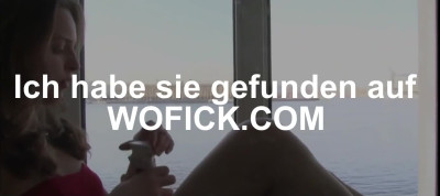Junges notgeiles Luder treibt es im Sessel