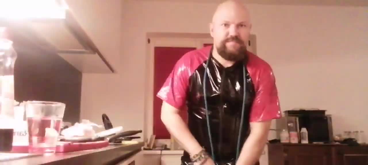 Watch DirtySlaveAndreas40 fights in latex in the kitchen Porn Video - ePornSup.