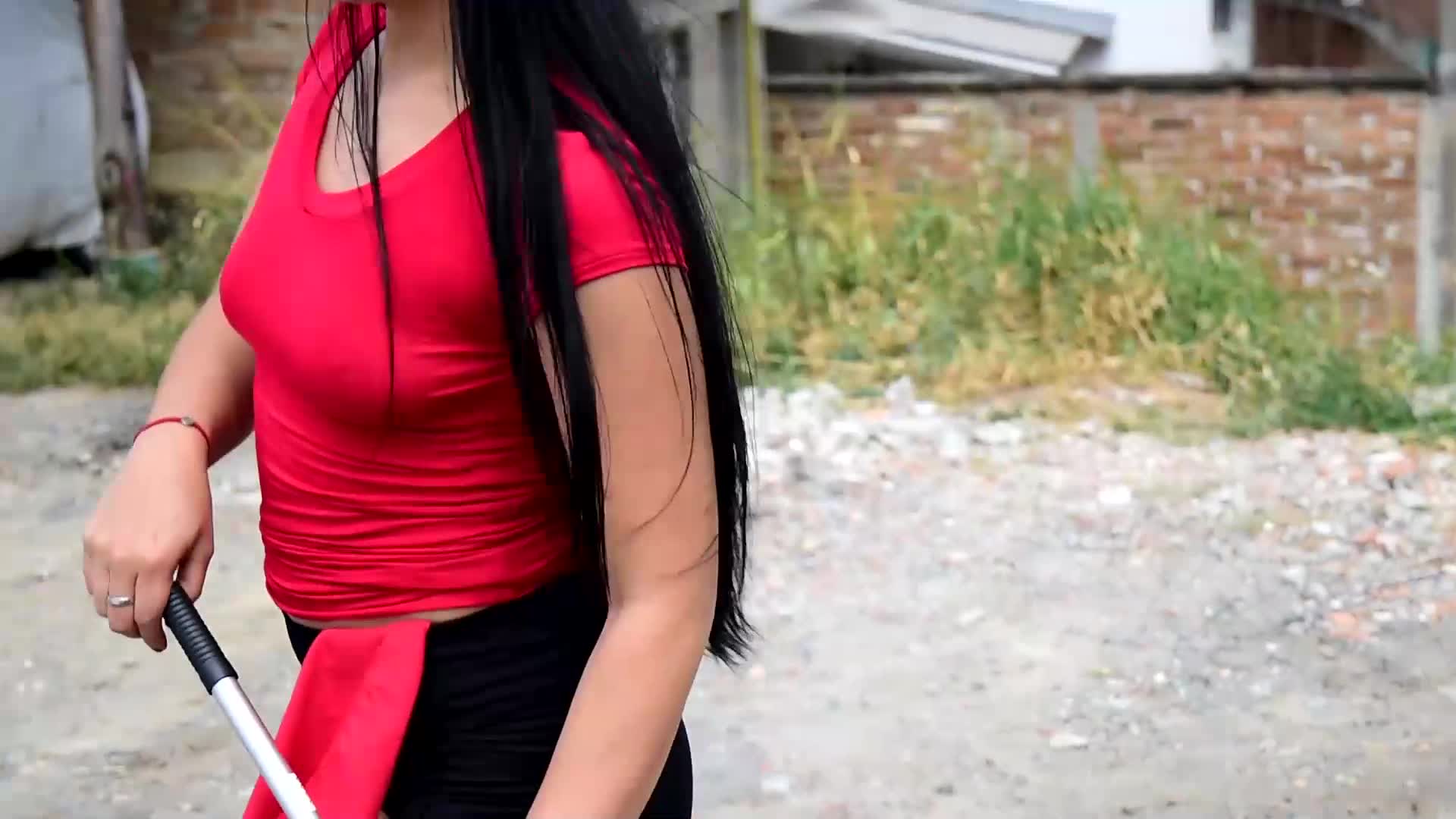 Watch Dos colombianas lavan un coche y juegan en plan lésbico Porn Video - ePornSup.