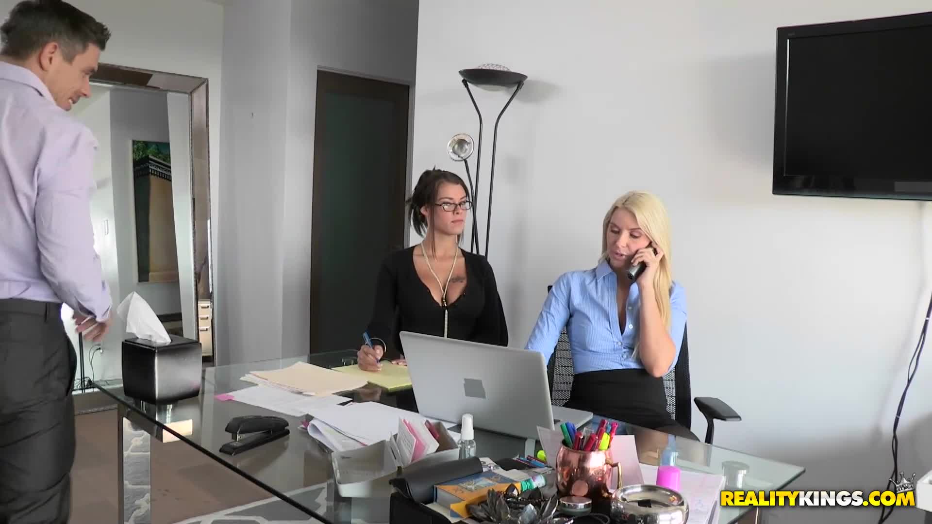 Watch Dude fucks hard two chicks Anikka Albrite & Peta Jensen Porn Video - ePornSup.