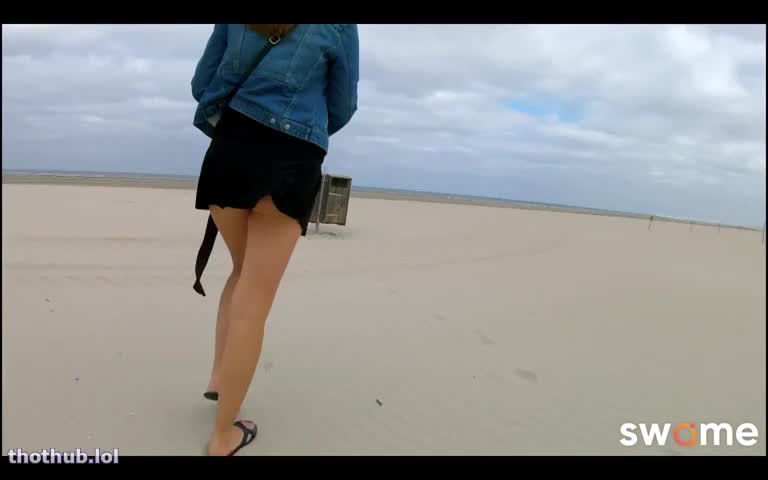 Watch Carla C pilot flashing -à la plage Porn Video - ePornSup.