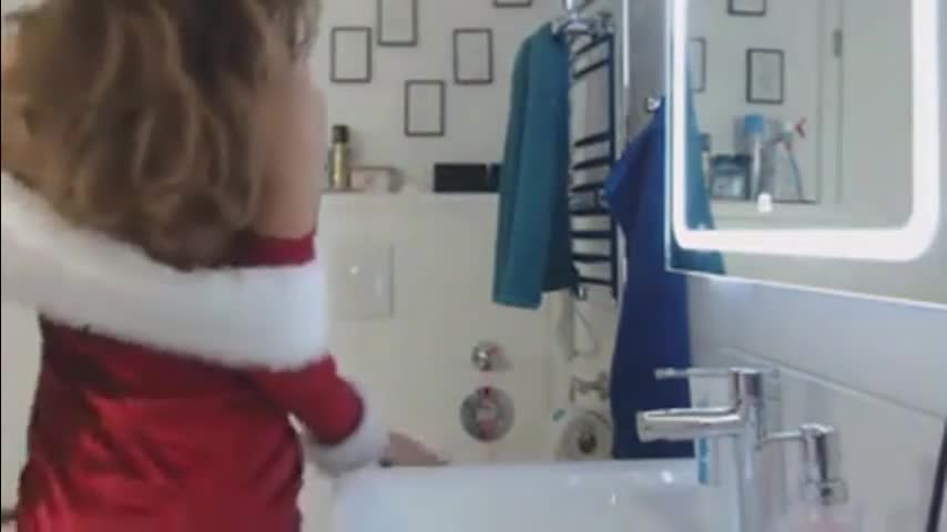 Watch Weihnachtsengel mit großen Brüsten genießt Sex-Spielzeug und Blowjob Porn Video - ePornSup.