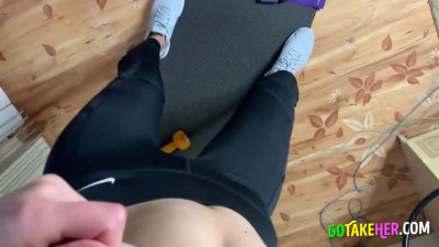 Fitness Girl's Solo Session: Lovens in Her Tight Holes