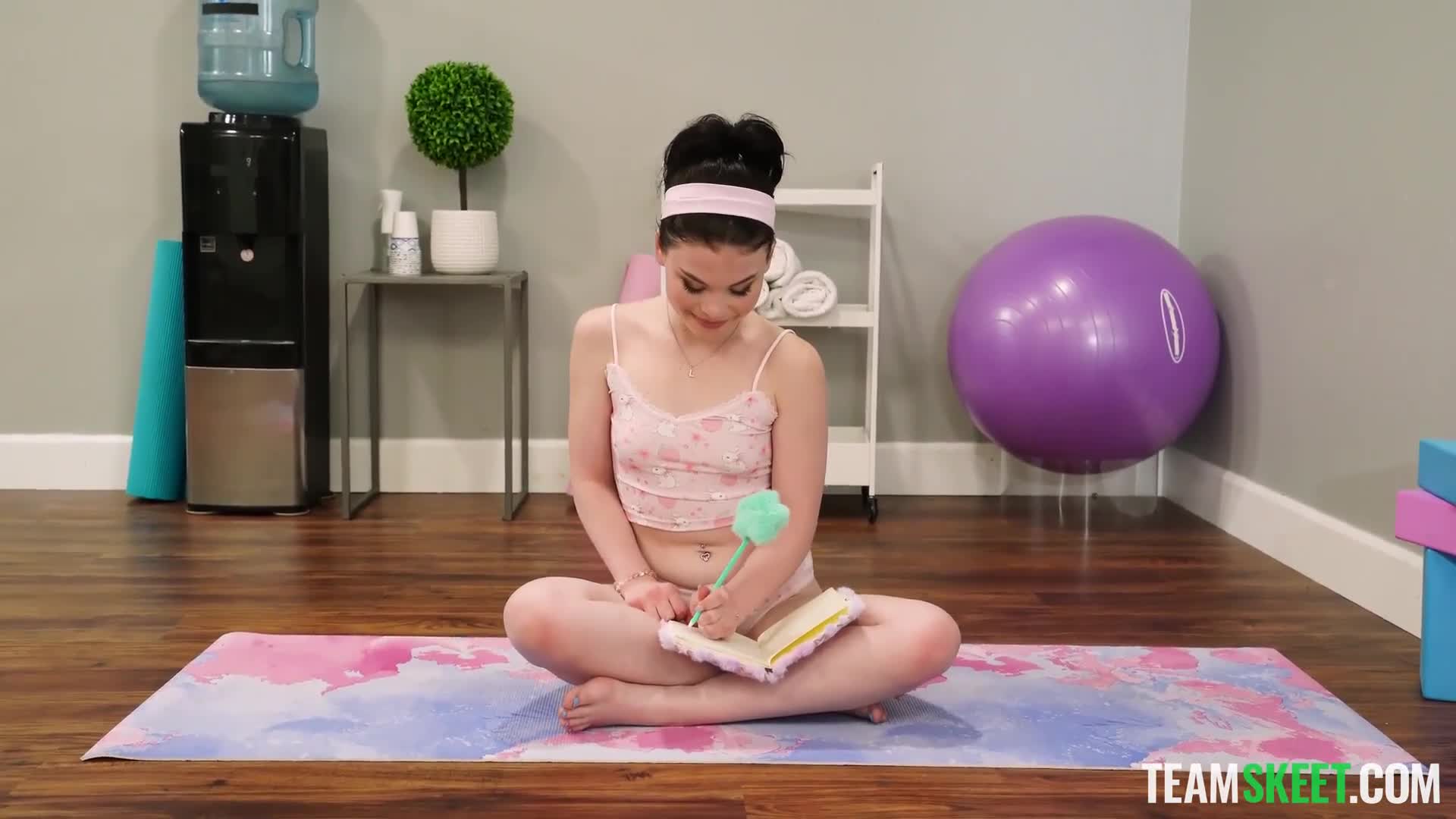 Watch Young girl loses her virginity to her coach Porn Video - ePornSup.