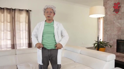 Viejo profesor mexicano penetra el culo de una superstar