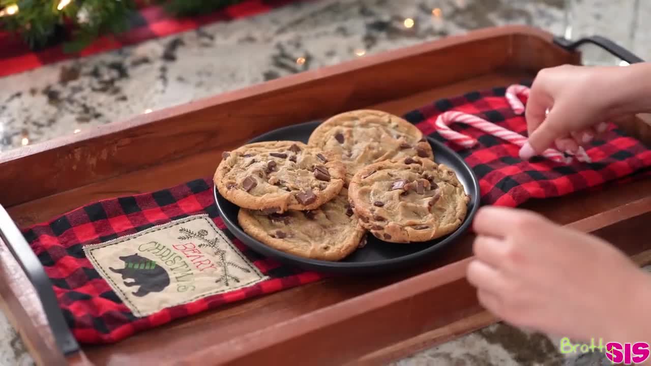 Watch Brother's milk for her Christmas cookie Porn Video - ePornSup.