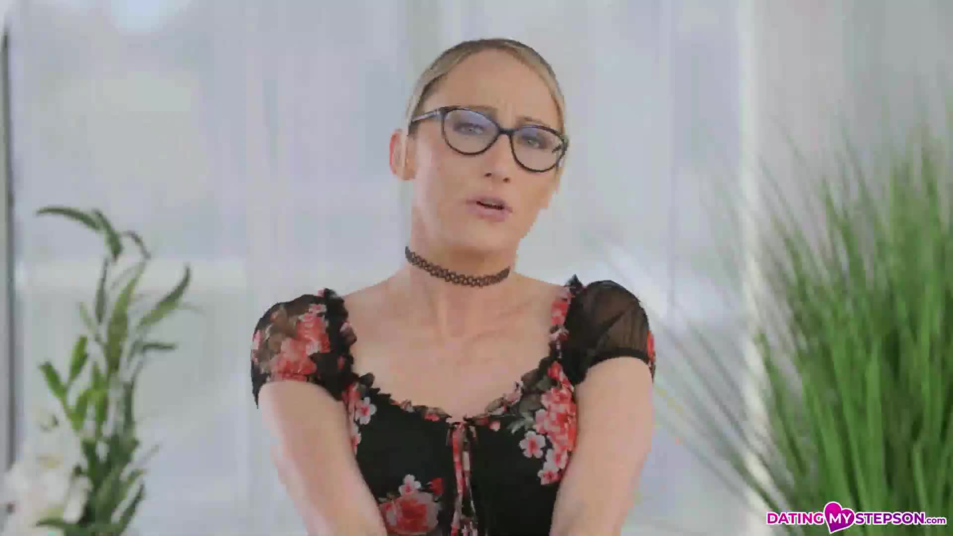 Watch Cita Con Mi Madrastra Porn Video - ePornSup.