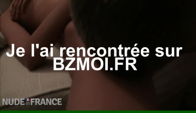 Jeune francaise baisee sur le divan