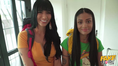 Trío de jóvenes latinas Yenifer Chacon y Breiny Zoe