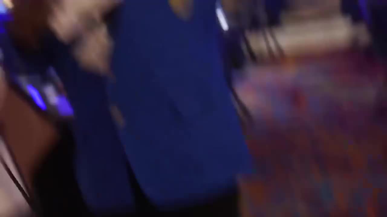 Watch Trío en el estacionamiento del centro comercial Dixie Lynn Porn Video - ePornSup.