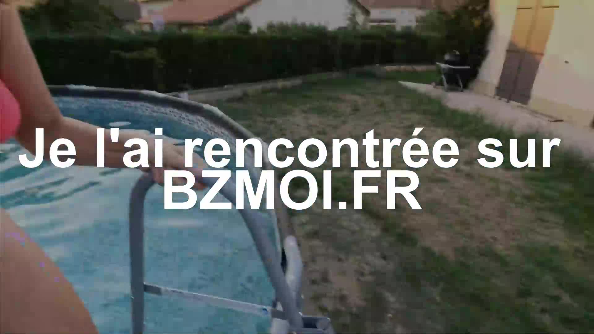 Watch Un couple francais se baigne nus dans leur piscine et ont un rapport Porn Video - ePornSup.