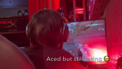 Nerdy gamer hits egirl in cosplay after valorant game