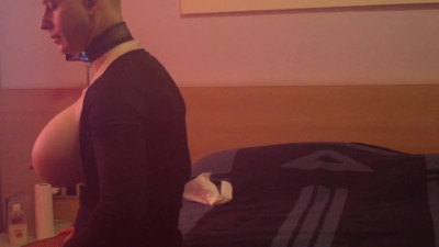 Vicente casado gay follado por un macho viejo con un consolador gigante destrozandole el culo