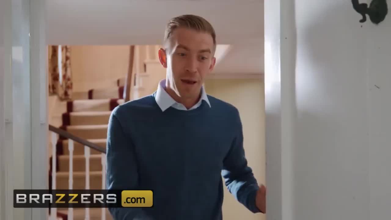 Watch Una follada a una rubia madurita entre dos vergas grandes Porn Video - ePornSup.
