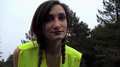 Cette manifestante avait trop envie de sucer un inconnu