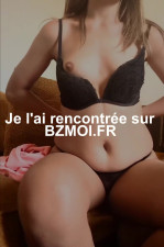 Masturbation de ma voisine bien en chaleur