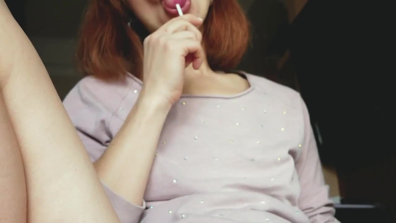 Watch Solo teen babe plays with her pussy on webcam Porn Video - ePornSup.