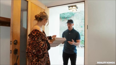 THE PIZZA MAN PRANK
