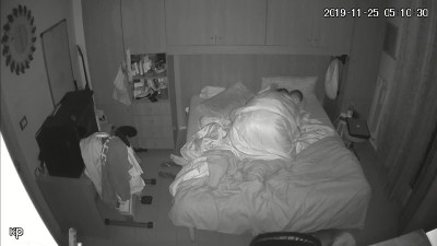 Con la esposa en la habitación