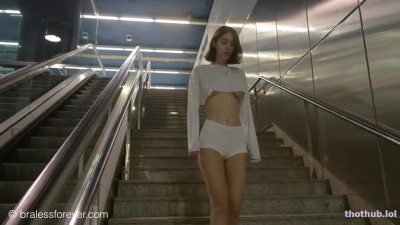 Bralessforever - Elfa in a Tiny Top -