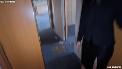 Sexo selvagem em trio com uma bela francesa
