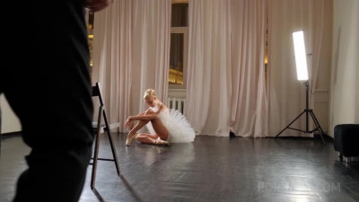 AV - Lara - Flexible Ballerina Sex