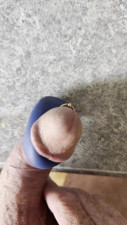 Solo met vibrerende cockring en piercing