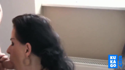 Heißer Quickie mit einer Amateur-MILF endet mit Facial