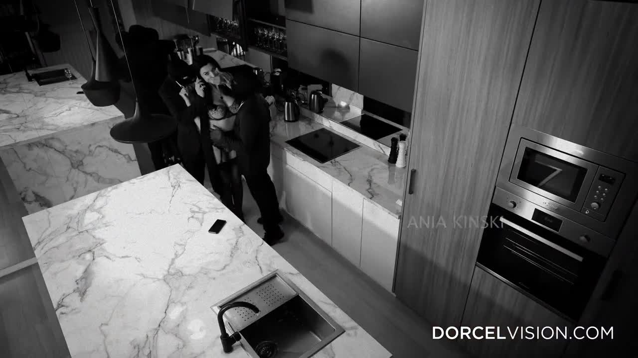 Watch A threesome with a very special guest Porn Video - ePornSup.